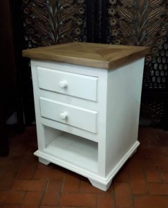 criado-mudo-peroba-2-gavetas-branco-com-tampo-lustrado-marchetado-1631562637