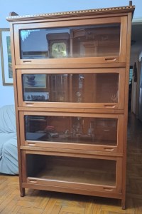 livreiro-cedro-vidro-bisote-1680890694